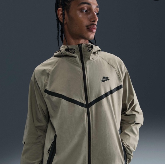 Nike Tech Men’s Woven Jacket Windrunner Lightweight Light Army Size M